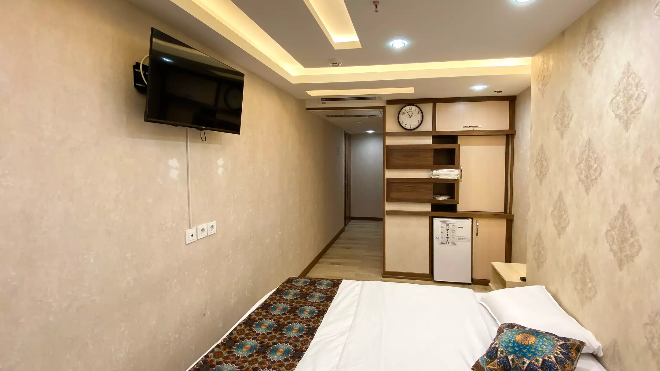 Alibaba https://cdn.alibaba.ir/ostorage/hotel-accommodation-images/6704ddff666674792fccbecf_7b8ca792-702b-4d14-8fb9-016138e2cdf1_دبل (2).webp